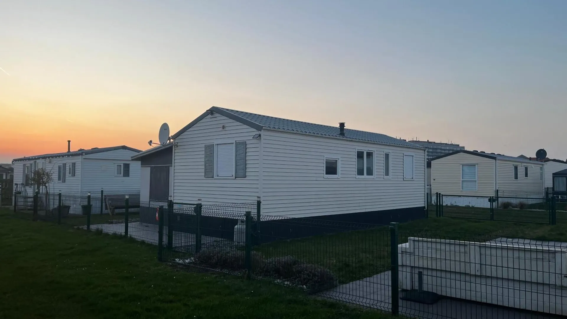 Luxe Stacaravan Albatros - 51 Bredene